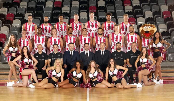 Telekom Baskets Bonn 2019 2020 Here team photo of the complete squad MR:N