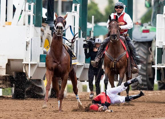 Bilder des Jahres 2019, Sport 09 September Sport Themen der Woche KW39 Sport Bilder des Tages September 27, 2019, Arcadia, California, USA: SEPT 27: Norberto Arroyo Jr. is unseated from Leucothea at the start of the Chandelier Stakes at Santa Anita Park in Arcadia, California on September 27, 2019. Eclipse Sportswire CSM Horse Racing 2019: American Pharoah Stakes SEPT 27 - ZUMAcs17 20190927_zaf_cs17_007 Copyright: xEversx