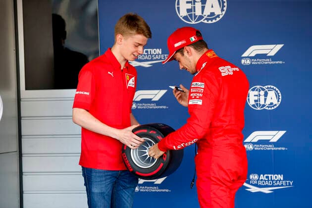 Motorsports: FIA Formula One World Championship, WM, Weltmeisterschaft 2019, Grand Prix of Russia, Robert Mikhailovich Shwartzman (RUS), 16 Charles Leclerc (MCO, Scuderia Ferrari Mission Winnow), Sochi Russia