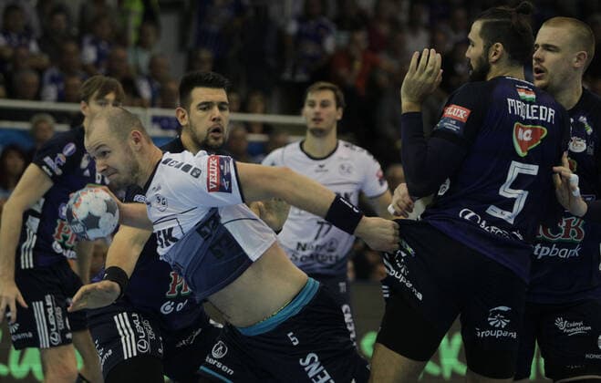 28.09.2019 Szeged(Hungary) MOL Pick Szeged-SG Flensburg-Handewitt EHF Champions League men s handball Simon Hald(L)SG Flensburg-Handewitt passing by Bence Banhidi(c),Jorge Maqueda Pena(R) MOL Pick Szeged : 