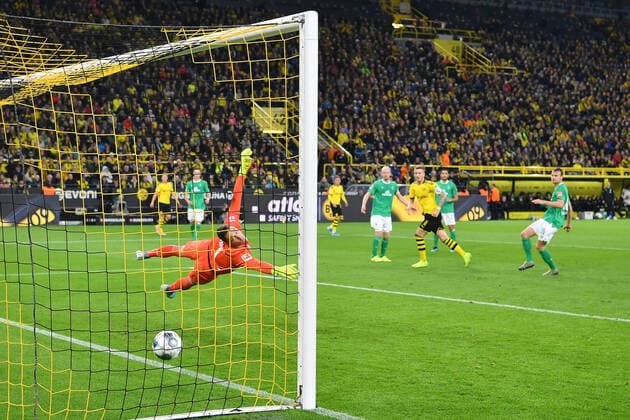 Sport Bilder des Tages Dortmund, Signal Iduna Park, 28.09.19, 1.Bundesliga - 6.Spieltag: Borussia Dortmund - Werder Bremen Marco Reus (Dortmund) macht das Tor zum 2:1 1.Bundesliga - 6.Spieltag: Borussia Dortmund - Werder Bremen Dortmund *** Dortmund, Signal Iduna Park, 28 09 19, 1 Bundesliga 6 Matchday Borussia Dortmund Werder Bremen Marco Reus Dortmund scores the goal to 2 1 1 Bundesliga 6 Matchday Borussia Dortmund Werder Bremen Dortmund Copyright: xEIBNER eerx EP_eer