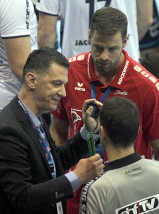 28.09.2019 Szeged(Hungary) MOL Pick Szeged-SG Flensburg-Handewitt EHF Champions League men s handball Mark Bult(C)SG Flensburg-Handewitt assistant coach react at decision of Slovakian referee(r) for time out to EHF delegate Predrag Pavicevic(L) Montenegro : 