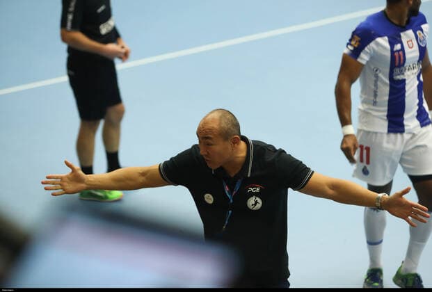 EHF Champions League: Porto vs Kielce, Porto, 09 28 2019 - Futebol Clube do Porto received this afternoon the PGE Vive Klece at Dragão Arena, in a match counting for the matchday 3 of the EHL Champions League 2019 20 group stage. Dujshebaev (Ivan Del Val Global Images Sipa USA) NO ARCHIVING, EDITORIAL USE ONLY, NO USE IN BOOKS WITHOUT CONSENT NA Portugal  Copyright: xGlobalxMediaxGroupx 20190929001422908035