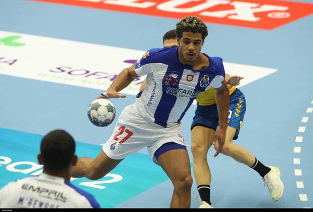 EHF Champions League: Porto vs Kielce, Porto, 09 28 2019 - Futebol Clube do Porto received this afternoon the PGE Vive Klece at Dragão Arena, in a match counting for the matchday 3 of the EHL Champions League 2019 20 group stage. Andre Gomes (Ivan Del Val Global Images Sipa USA) NO ARCHIVING, EDITORIAL USE ONLY, NO USE IN BOOKS WITHOUT CONSENT NA Portugal  Copyright: xGlobalxMediaxGroupx 20190929001422908097