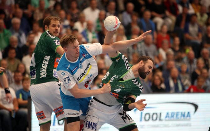 Frisch Auf Göppingen TVB 1898 Stuttgart Germany, Göppingen, 29 09 2019, Handball, Liqui Moly HBL Bundesliga, Season 2019 2020, Frisch Auf Göppingen TVB 1898 Stuttgart v l Adam Lönn TVB 1898 Stuttgart , Tim Kneule Frisch Auf Göppingen