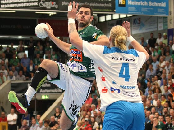 29 09 2019, Germany, Göppingen, Handball 1 Bundesliga Season 2019 2020 FRISCH AUF Göppingen vs. TVB 1898 Stuttgart v l Ivan Sliskovic FAG , Elvar Asgeiersson TVB
