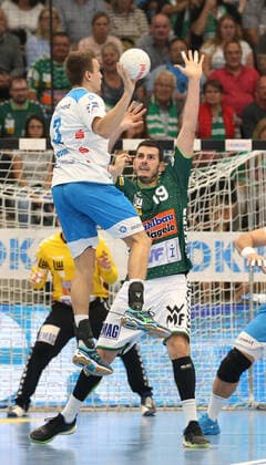 29 09 2019, Germany, Göppingen, Handball 1 Bundesliga Season 2019 2020 FRISCH AUF Göppingen vs TVB 1898 Stuttgart v l Max Häfner TVB , Ivan Sliskovic FAG