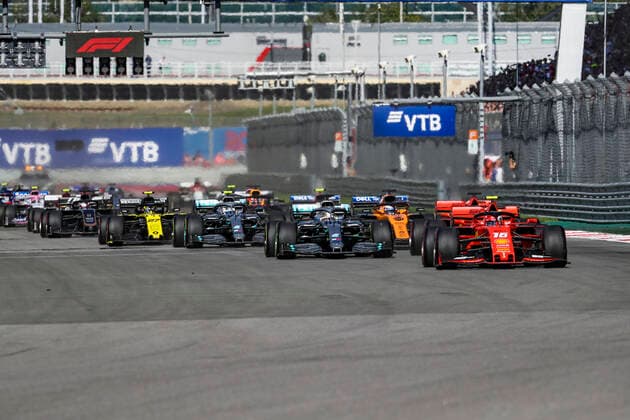 Motorsports: FIA Formula One World Championship, WM, Weltmeisterschaft 2019, Grand Prix of Russia, Start, 16 Charles Leclerc (MCO, Scuderia Ferrari Mission Winnow), 5 Sebastian Vettel (GER, Scuderia Ferrari Mission Winnow), 44 Lewis Hamilton (GBR, Mercedes AMG Petronas Motorsport), Sochi Russia