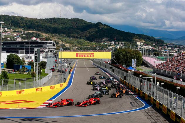 Motorsports: FIA Formula One World Championship, WM, Weltmeisterschaft 2019, Grand Prix of Russia, Start, 5 Sebastian Vettel (GER, Scuderia Ferrari Mission Winnow), 16 Charles Leclerc (MCO, Scuderia Ferrari Mission Winnow), 44 Lewis Hamilton (GBR, Mercedes AMG Petronas Motorsport), 55 Carlos Sainz jr. (ESP, McLaren F1 Team), 77 Valtteri Bottas (FIN, Mercedes AMG Petronas Motorsport), 4 Lando Norris (GBR, McLaren F1 Team), Sochi Russia
