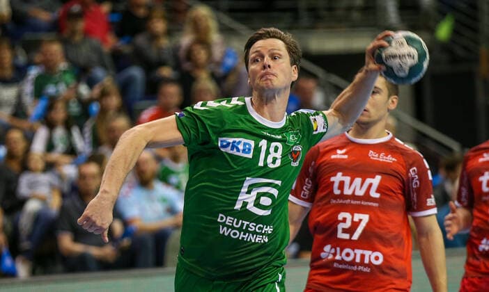 29 09 2019, Handball, 1 Bundesliga, 7 Spieltag, Füchse Berlin The owls Ludwigshafen, Max Schmeling Halle Berlin Hans Lindberg throws the ball at the goal Handball 1 Bundesliga Füchse Berlin The owls Ludwigshafen