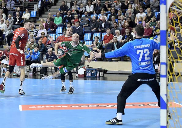 29 09 2019, xlakx, Handball Bundesliga, Fuechse Berlin Eulen Ludwigshafen emspor, v l on the ball Paul Drux Fuechse Berlin 95 ,Stefan Hanemann Die Eulen Ludwigshafen 72 Berlin