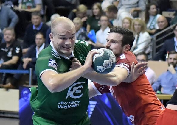 29 09 2019, xlakx, Handball Bundesliga, Fuechse Berlin Eulen Ludwigshafen emspor, v l Duel Paul Drux Fuechse Berlin 95 ,Jonathan Scholz Die Eulen Ludwigshafen 11 Berlin
