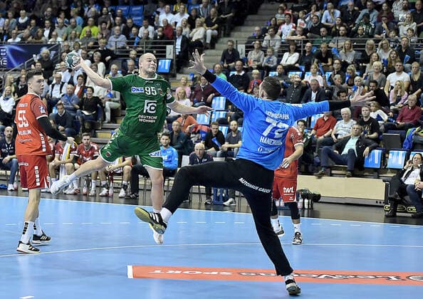 29 09 2019, xlakx, Handball Bundesliga, Fuechse Berlin Owls Ludwigshafen emspor, from left to jump throw Paul Drux Fuechse Berlin 95 ,Stefan Hanemann The Owls Ludwigshafen 72 Berlin