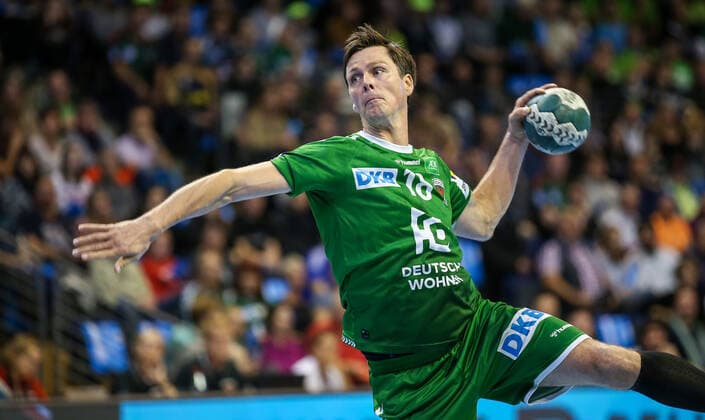29 09 2019, Handball, 1 Bundesliga, 7 Spieltag, Füchse Berlin The owls Ludwigshafen, Max Schmeling Halle Berlin Hans Lindberg throws the ball at the goal Handball 1 Bundesliga Füchse Berlin The owls Ludwigshafen