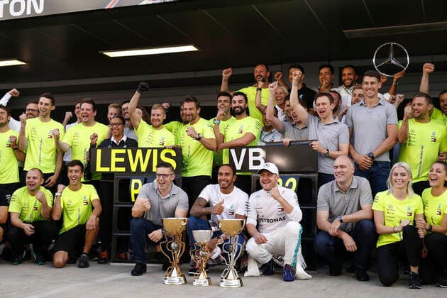 Motorsports: FIA Formula One World Championship, WM, Weltmeisterschaft 2019, Grand Prix of Russia, Peter Bonnington (GBR, Mercedes AMG Petronas Motorsport), 44 Lewis Hamilton (GBR, Mercedes AMG Petronas Motorsport), 77 Valtteri Bottas (FIN, Mercedes AMG Petronas Motorsport), Evan Short (Mercedes AMG Petronas Motorsport), Sochi Russia
