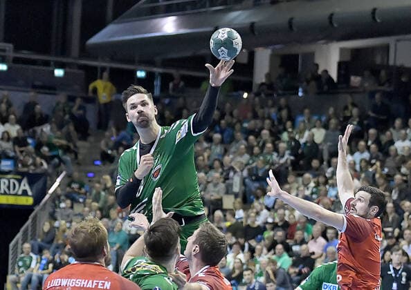 29 09 2019, xlakx, Handball Bundesliga, Fuechse Berlin Owls Ludwigshafen emspor, v l on ball Fabian Wiede Fuechse Berlin 3 Berlin