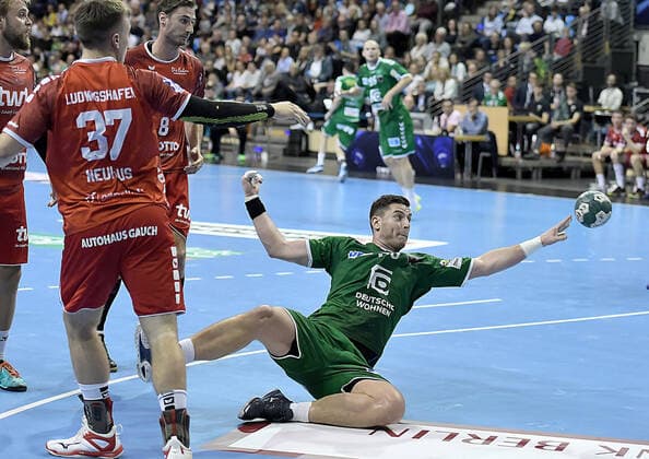 29 09 2019, xlakx, Handball Bundesliga, Fuechse Berlin Owls Ludwigshafen emspor, v l at the ball Mijajlo Marsenic Fuechse Berlin 93 Berlin