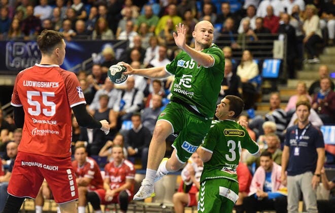 Paul Drux Foxes at litter, right Tim Matthes Foxes, left Azat Valiullin Owls Foxes Berlin The Owls Ludwigshafen 1 Bundesliga, DKB Handballbundesliga, 2019 2020 Men, Men, Handball, Germany, Germany, Max Schmeling Halle Berlin, 29 9 2019