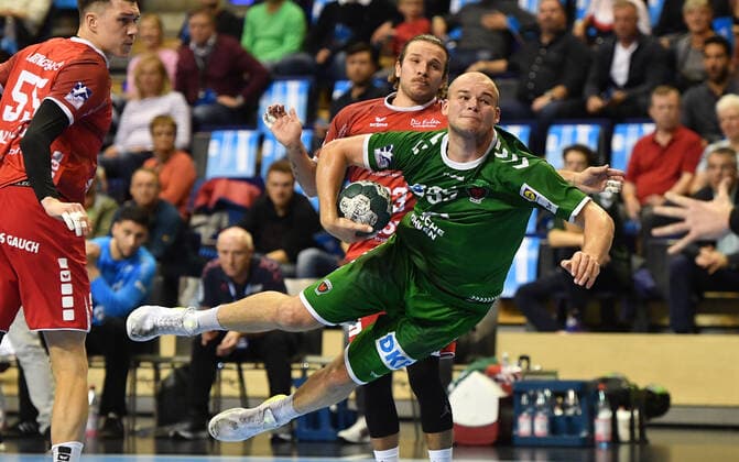 Paul Drux Foxes with ball, throwing, back Pascal Durak Owls Foxes Berlin The Owls Ludwigshafen 1 Bundesliga, DKB Handballbundesliga, 2019 2020 Men, Men, Men, Handball, Germany, Germany, Max Schmeling Halle Berlin, 29 9 2019