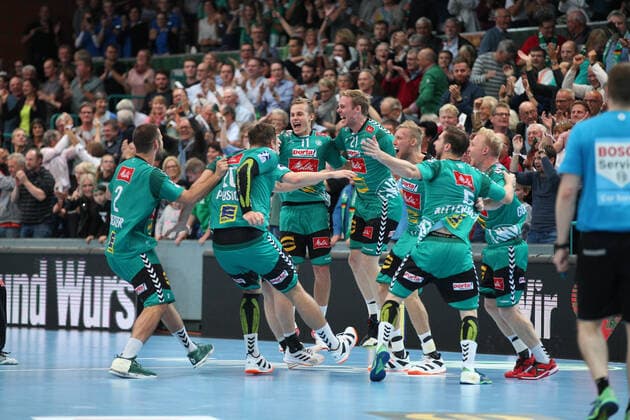 Victory celebration at TSV GWD Minden GER, Handball, 1 Bundesliga, TSV GWD Minden against TBV Lemgo Lippe, 29 09 2019 Minden Copyright: xEIBNER JanxStrohdiekx EP_JSK
