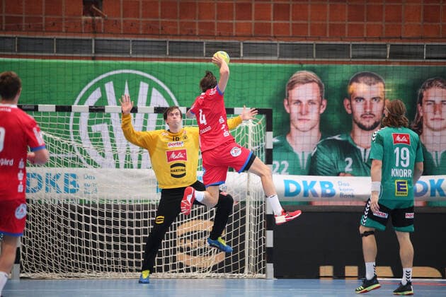 Bjarki Mar Elisson TBV Lemgo Lippe 4 against Malte Semisch TSV GWD Minden 16 goal GER, Handball, 1 Bundesliga, TSV GWD Minden against TBV Lemgo Lippe, 29 09 2019 Minden Copyright: xEIBNER JanxStrohdiekx EP_JSK
