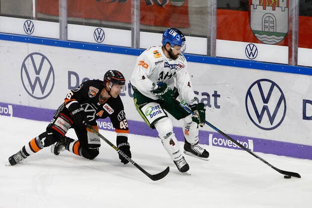 29 09 2019, xtgx, ice hockey DEL, Grizzlys Wolfsburg Augsburg Panther emspor, v l Mathis Olimb Wolfsburg, 46, Henry Haase Augsburg, 4 Wolfsburg