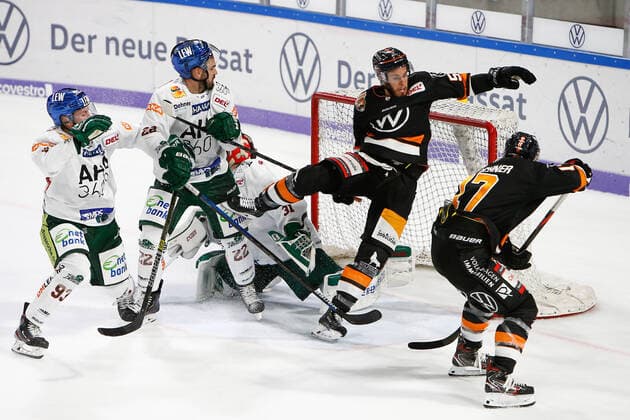 29 09 2019, xtgx, Eishockey DEL, Grizzlys Wolfsburg Augsburger Panther emspor, v l Ryan Button Wolfsburg, 55 scores goal to 2 3, scores goal, scorer, scores goal Wolfsburg