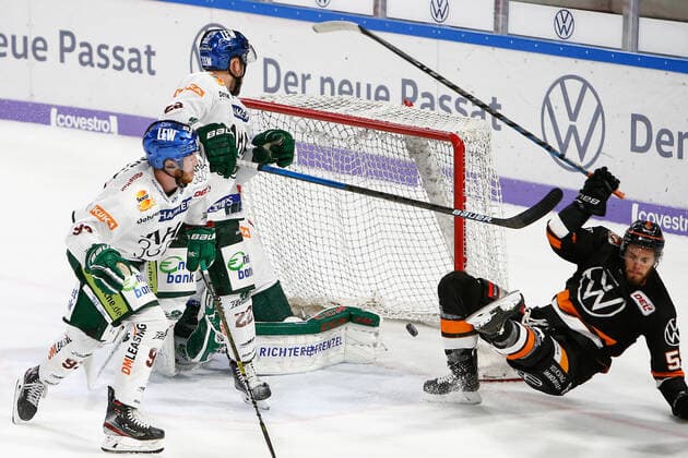 29 09 2019, xtgx, Eishockey DEL, Grizzlys Wolfsburg Augsburger Panther emspor, v l Ryan Button Wolfsburg, 55 scores goal to 2 3, scores goal, scorer, scores goal Wolfsburg