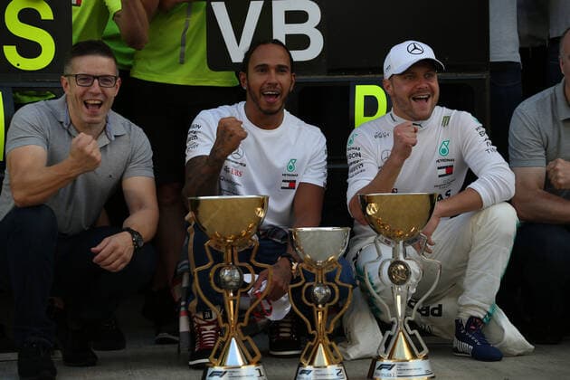 Photo4 LaPresse 29 09 2019 Sochi, Russia Grand Prix Formula One Russia 2019 In the pic: Lewis Hamilton (GBR) Mercedes AMG F1 W10 EQ Power celebrates the victory with Valtteri Bottas (FIN) Mercedes AMG F1 W10 EQ Power and the team  Copyright: xPhoto4 LaPressex