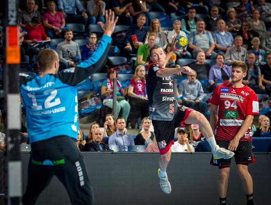 29 09 2019 Handball 1 Bundesliga DKB HBL Season 2019 2020 07 Matchday HC Erlangen Metropolitan Region Nuremberg HCE HSG Nordhorn Lingen OGo Björn Buhrmester 12, HSG Nordhorn Lingen Johannes Sellin 5, HC Erlangen HCE