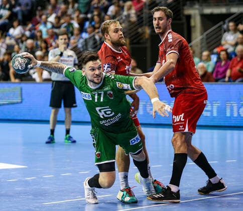 29 09 2019, Handball, 1 Bundesliga, 7 Spieltag, Füchse Berlin The owls Ludwigshafen, Max Schmeling Halle Berlin Johan Koch l throws the ball at the goal Handball 1 Bundesliga Füchse Berlin The owls Ludwigshafen