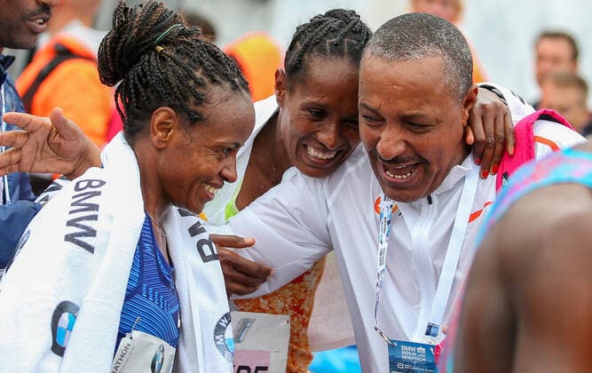 Winner Ashete Bekere ETH M embraces runner-up Mare Dibaba ETH l at the BMW Berlin Marathon 2019 on Straße des 17 Juni in Berlin on 29 09 19 BMW Berlin Marathon 2019