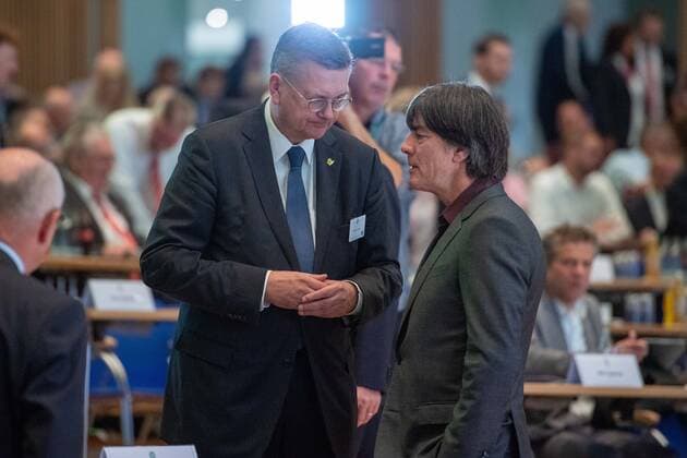 Reinhard Dieter GRINDEL left, former DFB President talks to Joachim LOEW Löw, Jogi, coach GER, talks, talks, talks, talks, talks, half figure, half figure, 43 Ordinary DFB Bundestag on 27 09 2019 in Frankfurt Germany Â