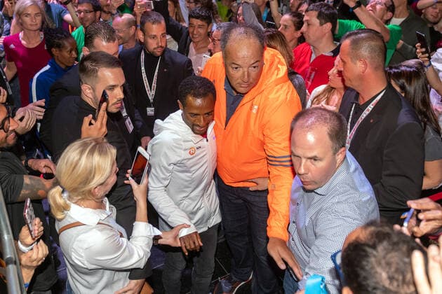 Athletics Berlin 29 09 2019 46 BMW Berlin Marathon of the Runners Award Ceremony in the Cosmos Club Party Benenisa Bekele ETH Winner Men