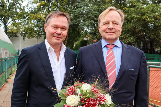 Dr Dietrich Wolter takes over as new President and thanks his predecessor Werner Ellerkmann, Berlin, 01 10 2019,