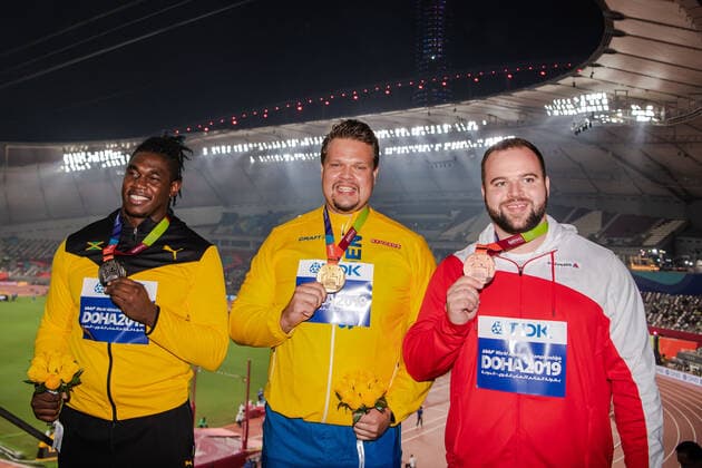191001 Fedrick Dacres of Jamaica, Daniel Stahl of Sweden and Lukas Weisshaidinger of Austria pose with their medals at the medal ceremony for the men?s discus throw final during day 5 of the IAAF World Athletics Championships on October 1, 2019 in Doha Photo Joel Marklund BILDBYRAN kod JM 88037 BBENG athletics track field friidrott friidrett IAAF World Athletics Championships Athletics World Championship VM friidrotts VM friidretts VM discus throw diskos diskus sverige medaljceremoni guld guldmedalj,  Copyright: JOELxMARKLUND BB191001JM056