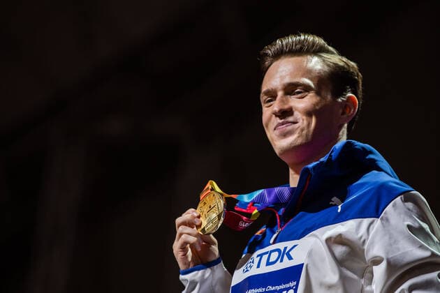 191001 Karsten Warholm of Norway celebrates with his gold medal at the medal ceremony after the men s 400m hurdles final during day 5 of the IAAF World Athletics Championships on October 1, 2019 in Doha Photo Vegard Wivestad Grott BILDBYRAN kod VG 170404 bbeng athletics track field friidrott friidrett iaaf world athletics championships athletics world championship vm friidrotts vm friidretts vm häck jubel norge,  Copyright: VEGARDxWIVESTADxGRoTT BB191001VG035