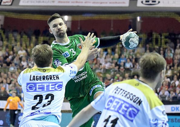 01 10 2019, xlakx, Handball DHB Cup, Fuechse Berlin SC Magdeburg emspor, v l on ball Fabian Wiede Fuechse Berlin 3 Berlin