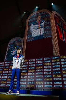 191001 Karsten Warholm of Norway celebrates with his gold medal at the medal ceremony after the men s 400m hurdles final during day 5 of the IAAF World Athletics Championships on October 1, 2019 in Doha Photo Vegard Wivestad Grott BILDBYRAN kod VG 170404 bbeng athletics track field friidrott friidrett iaaf world athletics championships athletics world championship vm friidrotts vm friidretts vm häck jubel norge,  Copyright: VEGARDxWIVESTADxGRoTT BB191001VG040