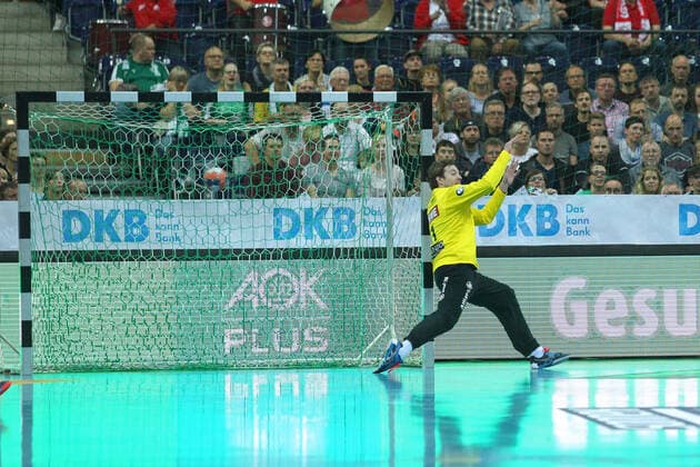 DHB Cup, SC DHfK Leipzig vs. MT Melsungen, 01 10 19 Handball, Season 2019 2020, DHB Cup, Round of 16 SC DHfK Leipzig vs. MT Melsungen on 01 10 19 in the Arena Leipzig In the picture Goal against goalkeeper Jens VORTMANN 1, SC DHfK Leipzig Copyright: xBEAUTIFULxSPORTS JanxKaeferx