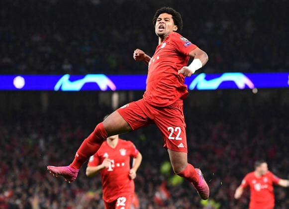 Bilder des Jahres 2019, Sport 10 Oktober Sport Themen der Woche KW40 Sport Bilder des Tages 01.10.2019, xkvx, Fussball UEFA Champions League, Tottenham Hotspur - FC Bayern Muenchen emspor, v.l. Serge Gnabry (FC Bayern Muenchen) celebrate the goal, Der Torjubel zum 1:3 (DFL DFB REGULATIONS PROHIBIT ANY USE OF PHOTOGRAPHS as IMAGE SEQUENCES and or QUASI-VIDEO) London *** 01 10 2019, xkvx, Football UEFA Champions League, Tottenham Hotspur FC Bayern Muenchen emspor, v l Serge Gnabry FC Bayern Muenchen celebrate the goal, The goal celebration for the 1 3 DFL DFB REGULATIONS PROHIBIT ANY USE OF PHOTOGRAPHS as IMAGE SEQUENCES and or QUASI VIDEO London