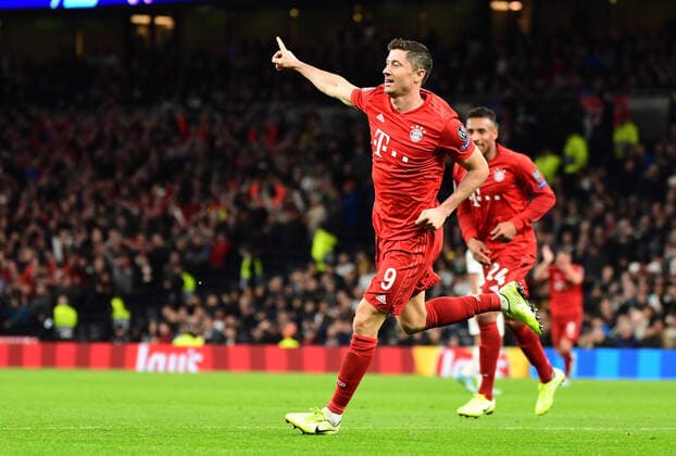 01 10 2019, xkvx, Soccer UEFA Champions League, Tottenham Hotspur FC Bayern Muenchen emspor, v l Robert Lewandowski FC Bayern Muenchen Goal scored, achieves the goal to the 2 6, celebrate the goal, The goal celebration to the DFL DFB REGULATIONS PROHIBIT ANY USE OF PHOTOGRAPHS as IMAGE SEQUENCES and or QUASI VIDEO London