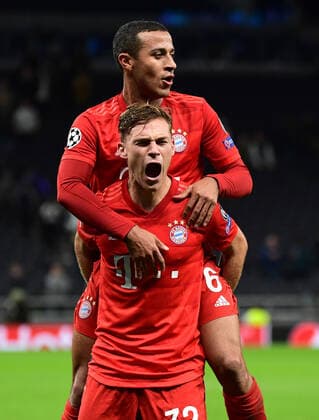 01 10 2019, xkvx, Soccer UEFA Champions League, Tottenham Hotspur FC Bayern Muenchen emspor, v l Joshua Kimmich FC Bayern Muenchen , Thiago Alcantara FC Bayern Muenchen cheer for DFL DFB REGULATIONS PROHIBIT ANY USE OF PHOTOGRAPHS as IMAGE SEQUENCES and or QUASI VIDEO London