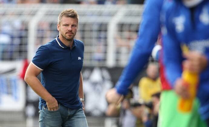 GER, 3 League, FC Carl Zeiss Jena vs MSV Duisburg 28 09 2019 , Jena, Ernst Abbe Sportfeld, GER, 3 League, Season 2019 2020, 10 Matchday, FC Carl Zeiss Jena vs MSV Duisburg in picture coach Lukas Kwasniok Jena disappointed after the game DFL regulations prohibit any use of photographs as image sequences and or quasi video