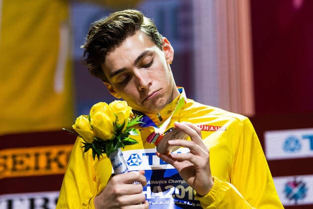 191002 Armand Duplantis of Sweden looks at his silver medal at the medal ceremony for the mens pole vault during day 6 of the IAAF World Athletics Championships on October 2, 2019 in Doha Photo Joel Marklund BILDBYRAN code JM 88038 BBENG athletics track field athletics athletics IAAF World Athletics Championships Athletics World Championship World Championships Athletics World Cup Athletics World Cup Medal Ceremony award Sweden Sweden Sweden World Cup silver cheering pole vault pole pole vault pole vault,  Copyright: JOELxMARKLUND BB191002JM046