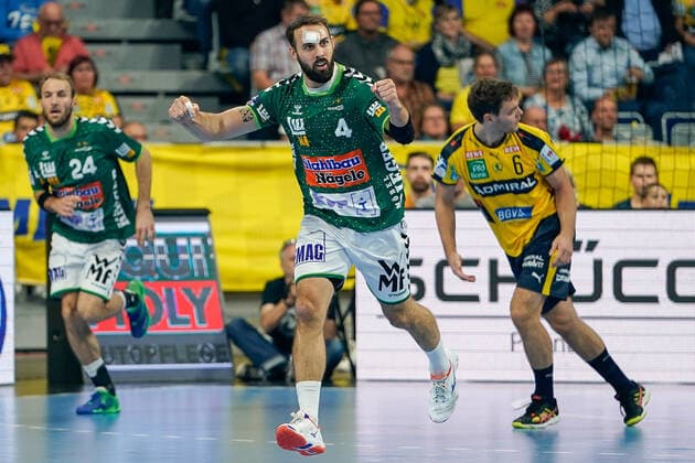 goal scorer Tim Kneule Göppingen, 4 , cheers on a goal, jubilation, goal jubilation, goal success, celebrate the goal, goal, celebration, jubilation about the goal, optimistic, game scene, highlight, single picture, action, action, 02 10 2019, Mannheim, handball, DHB Cup, Rhein Neckar Löwen Frisch Auf Göppingen xozx