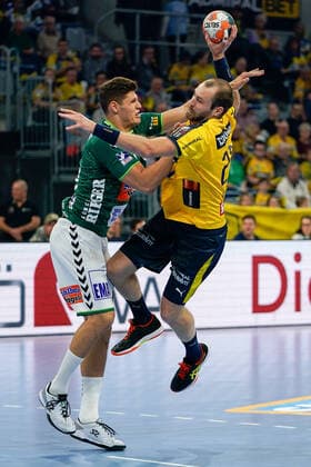 from left Sebastian Heymann Göppingen, 10 , Steffen Fäth RNL, 23 , duel, game scene, duel, duel, tackle, tackling, dynamics, action, action, 02 10 2019, Mannheim, handball, DHB Cup, Rhein Neckar Löwen Frisch Auf Göppingen xozx