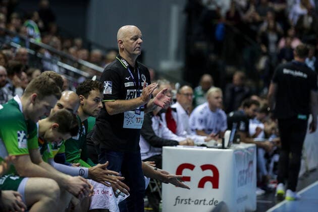 Germany,Wetzlar, Rittal Arena, 02 10 2019, Handball,DHB Cup, Round of 16, HSG Wetzlar THW Kiel Picture Trainer Kai Wandschneider HSG Wetzlar at the side line Copyright: HMBxMedia ThomasxJäger