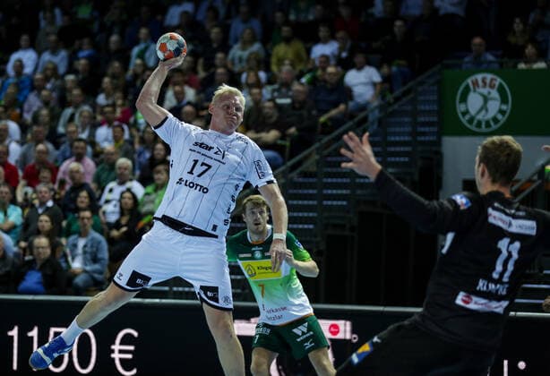 Germany,Wetzlar, Rittal Arena, 02 10 2019, Handball,DHB Cup, Round of 16, HSG Wetzlar THW Kiel Picture by Patrick Wiencek THW Kiel, 17 ,Goalkeeper Till Klimpke HSG Wetzlar, 11 Copyright: HMBxMedia ThomasxJäger