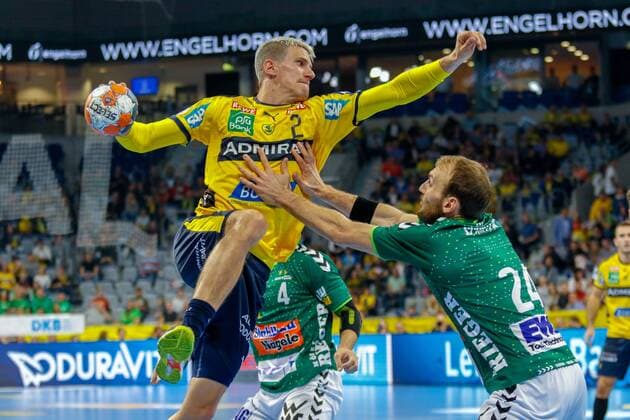 Rhein Neckar Loewen Frisch Auf Göppingen Rhein Neckar Loewe Andy Schmid Nr 2 scoring goal, in defence Marcel Schiller Frisch Auf Göppingen Nr 24 playing cup match Rhein Neckar Löwen gegen Frisch Auf Göppingen 02 10 2019 Mannheim 02 10 19 Handball DHB Pokal , Mannheim Baden Wuerttemberg Germany SAP Arena